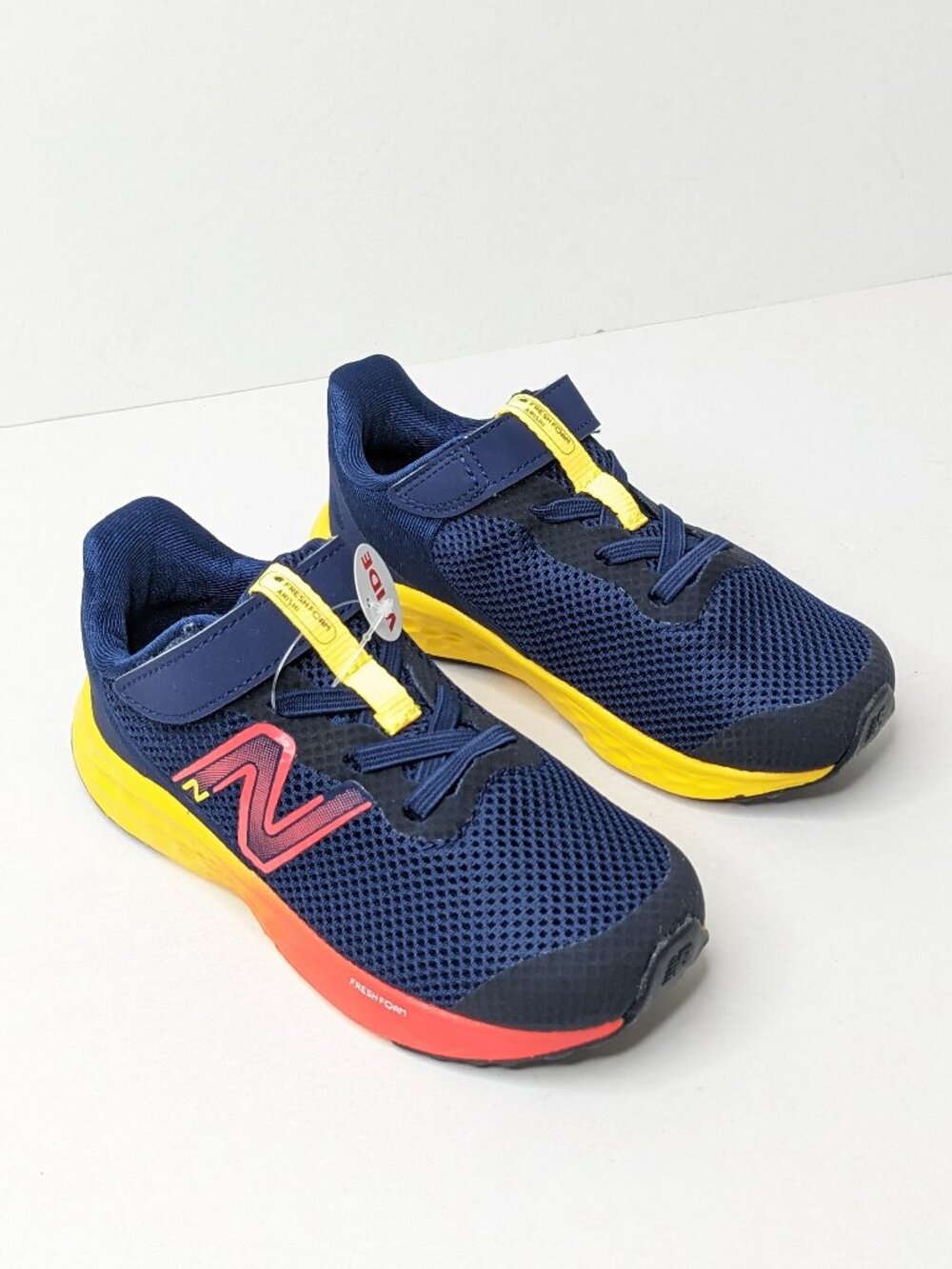 New Balance Fresh Foam Arishi V4 Bungee Sneakers Blue Red Toddlers 10 Wide